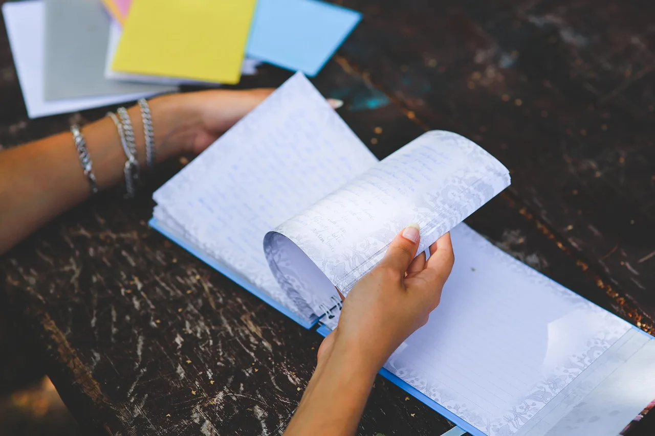 note, notebook, hands, read, reading, pages, notes, diary. How to produce a one page speech analysis in a single session